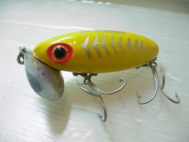 コレクター放出品/出目ジッターバグ/黄骨5/8